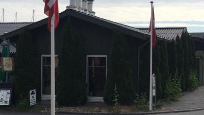 Flag opsætning ved havnen